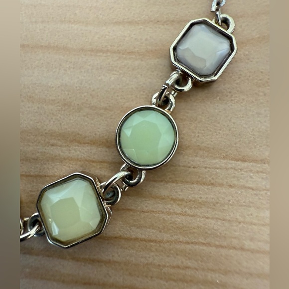 Chic Vintage Green and Blue Faux Stone Gold Tone Necklace and Bracelet Set - Picture 4 of 5